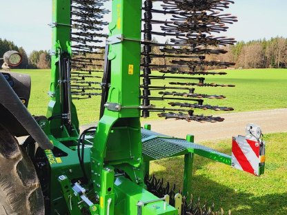Bild 3:Rollhacke CFS RotaryHoe, Pöttinger Rotocare 6 m