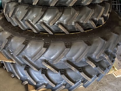 Neue Pflegereifen 230/95R32, 270/95R44 mit Felgen