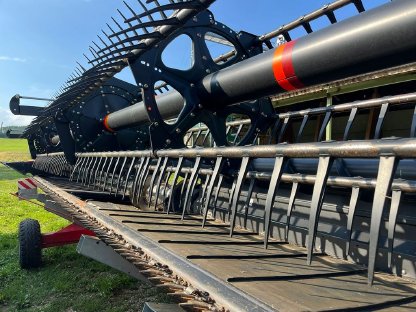 Bild 4:Schneidwerk MacDon FD60