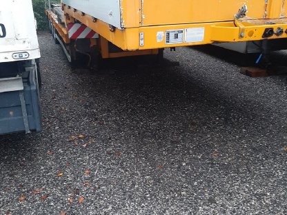 Bild 6:Sattelanhänger Tieflader Hangler