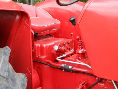 Bild 5:McCormick International B275 IHC Case Oldtimer