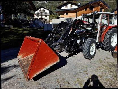 Bild 8:Steyr 8055 mit Frontlader