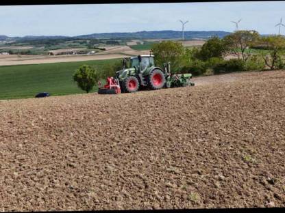 Bild 2:Lohnanbau Einzelkornsämaschine Amazone Precea