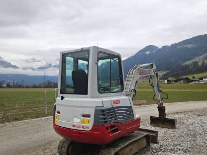 Bild 4:Takeuchi TB228 mit Powertilt, TB 228, Bagger