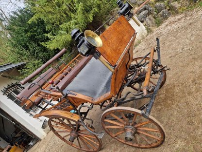 Antike historische Kutsche Linzer Wagen Zweispänner