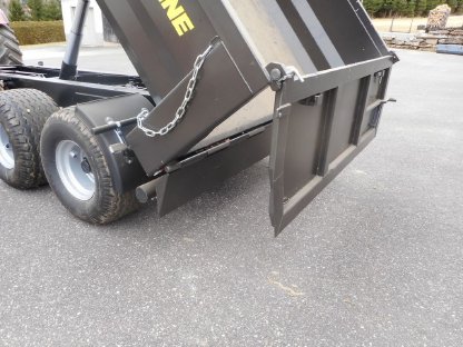 Bild 2:Muldenkipper Baukipper Schotterkipper