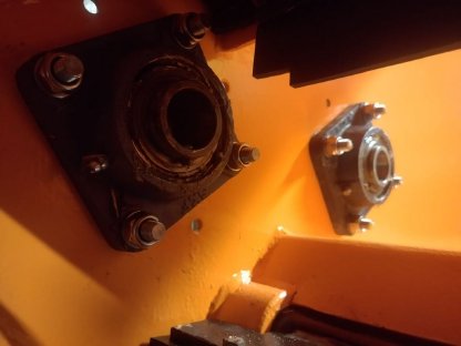 Bild 6:Selbstlade-Sandstreuer HYDRAC