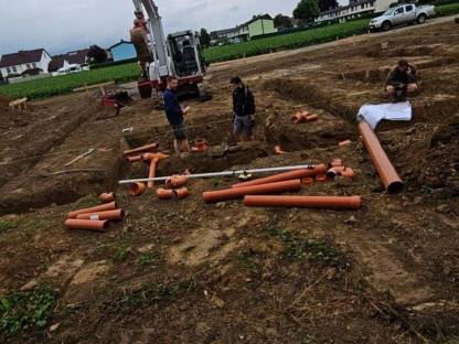 Bild 8:Baggerungen und Forstarbeit