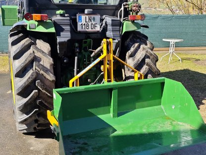 Bild 2:John Deere 4049M Kommunaltraktor