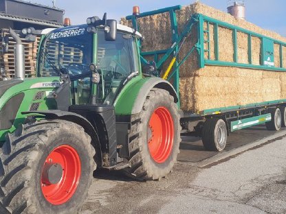 Bild 6:Ballenlogistik mit Oehler Ballenhänger