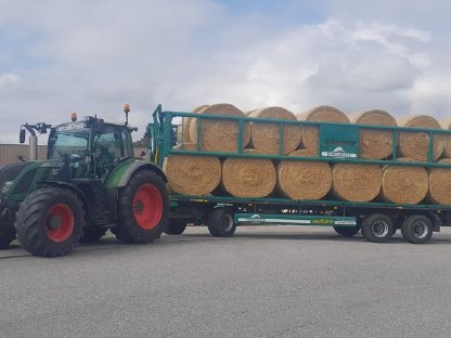 Bild 3:Ballenlogistik mit Oehler Ballenhänger