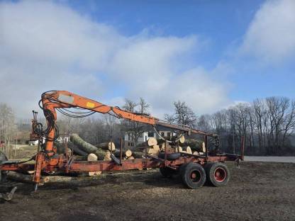 Holzwagen mit Kran