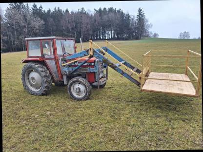 Massey Ferguson 235 mit Frontlader