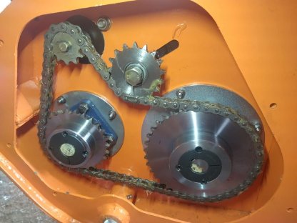 Bild 4:Selbstlade-Sandstreuer HYDRAC