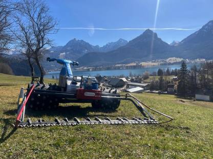 Bild 2:Mäh- und Mulcharbeiten