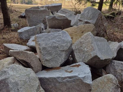 Granitsteine, Bruchsteine, Wurfsteine für Steinmauer