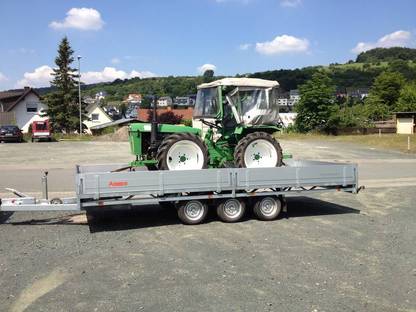 Bild 3:Transport von Traktoren und Landmaschinen