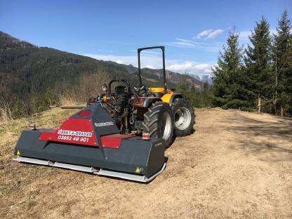 Bild 4:Perfekte Wegepflege mit Rent-a-Grader!