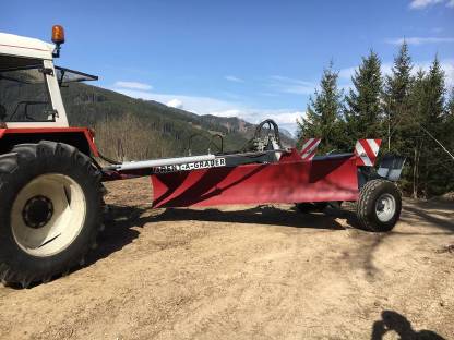 Bild 3:Perfekte Wegepflege mit Rent-a-Grader!