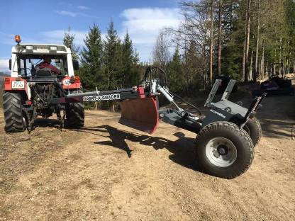 Bild 2:Perfekte Wegepflege mit Rent-a-Grader!