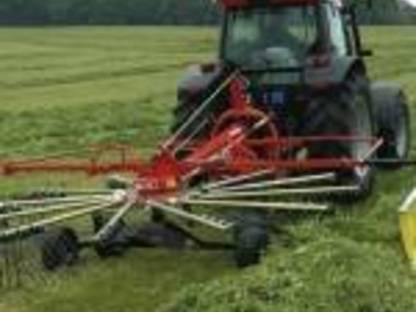 Bild 2:Rundballenpressen / Grünlandernte