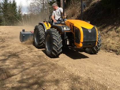 Bild 2:Neue Design Rüttelplatte Rent-a-Grader