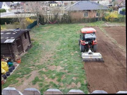 Bild 2:Wurzelstockfräse Bodenfräsen Baggerarbeiten