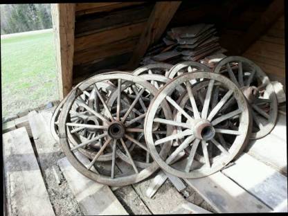 Dekoration: Hölzerne Wagenräder gebraucht kaufen - Landwirt.com