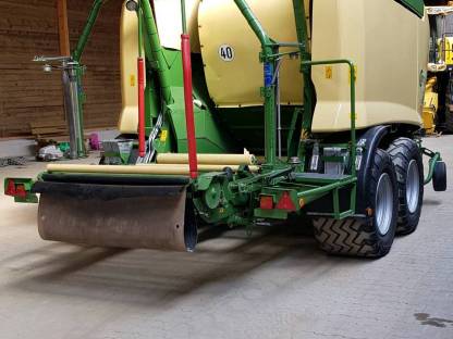 Bild 2:Heu, Stroh, Silageballen pressen