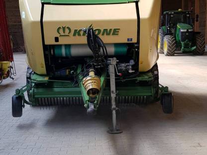 Bild 4:Heu, Stroh, Silageballen pressen