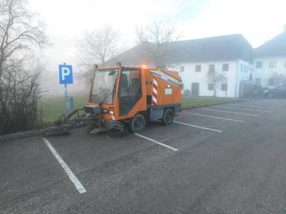 Bild 4:Übernehme Mäharbeiten und Kehrarbeiten