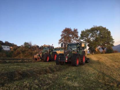 Bild 8:Rundballen pressen