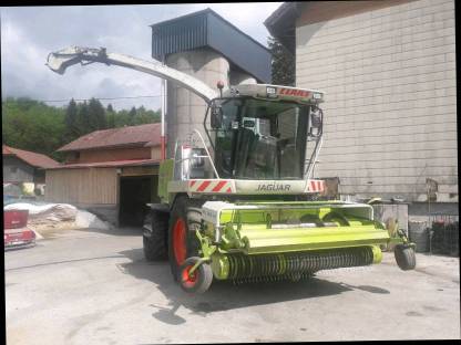 Bild 4:Gras und Mais Silierarbeiten