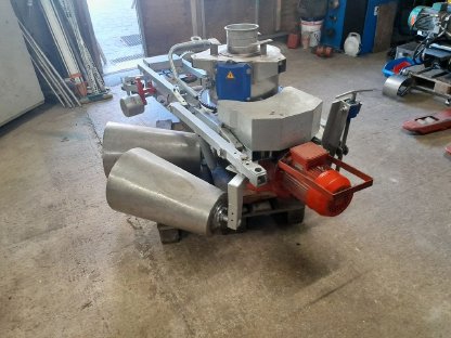 Bild 7:Silofräsen, Kunststoffsilos und Musmühlen