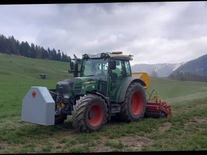 Bild 3:Nachsaat im Grünland