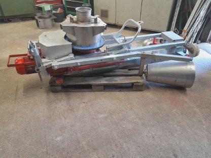 Bild 6:Silofräsen, Kunststoffsilos und Musmühlen