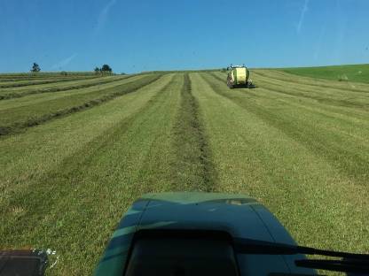 Bild 7:Rundballen pressen