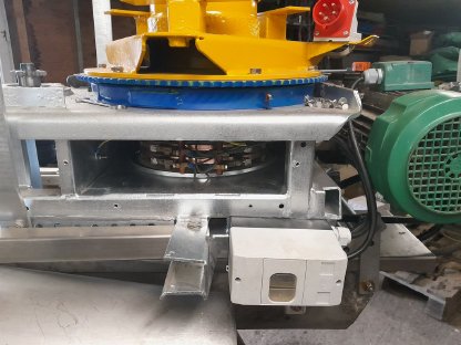 Bild 3:Silofräsen, Kunststoffsilos und Musmühlen