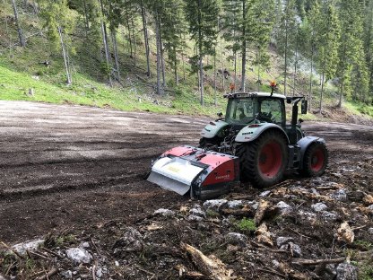 Bild 5:Fräs- und Rekultivierungsarbeiten