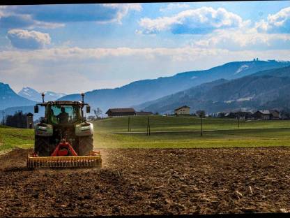 Bild 5:Biete Diverse Dienstleistungen im Ackerbau!