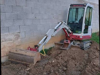 Bild 2:Baggerarbeiten/Baggervermietung