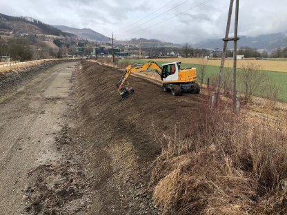 Bild 5:Fräs- und Rekultivierungsarbeiten