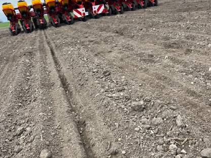 Bild 2:Anbauflächen Einzelkornsaat rtk Mikrogranulatstreuer