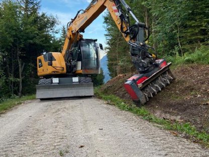 Bild 2:Fräs- und Rekultivierungsarbeiten