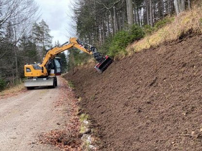 Bild 3:Böschungspflege und Böschungssanierungen