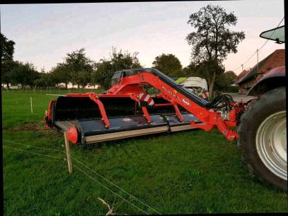 Bild 2:Lohnschwaden Bandschwader