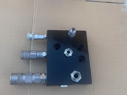 Bild 2:Loadsensing Endplatte für Case Maxxum