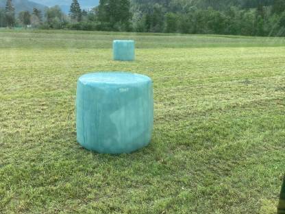 Bild 2:Ballen wickeln und Rundballen pressen