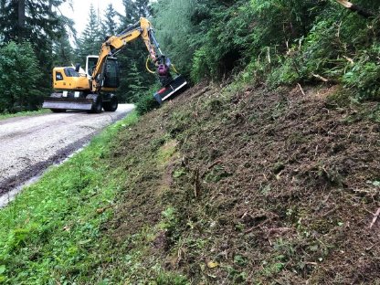 Bild 2:Böschungspflege und Böschungssanierungen