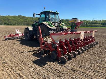 Bild 2:Einzelkornsaat 12 x 50 cm mit Frontpacker